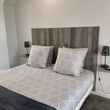 Bed and Breakfast Aux Charmes Isques Екстер'єр фото