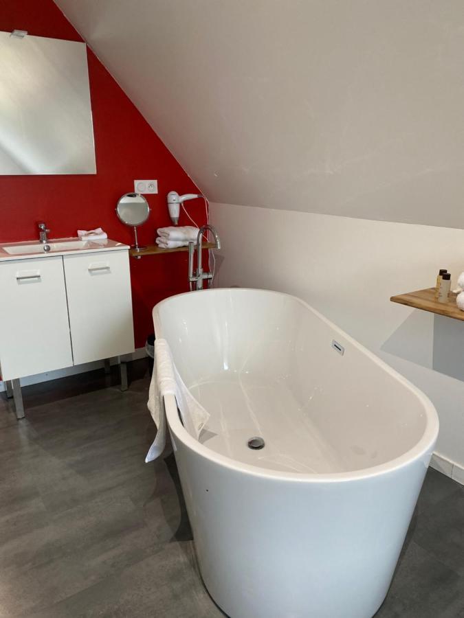 Bed and Breakfast Aux Charmes Isques Екстер'єр фото