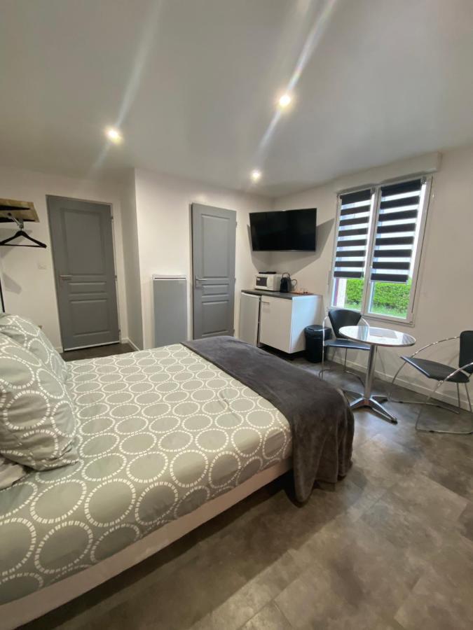 Bed and Breakfast Aux Charmes Isques Екстер'єр фото