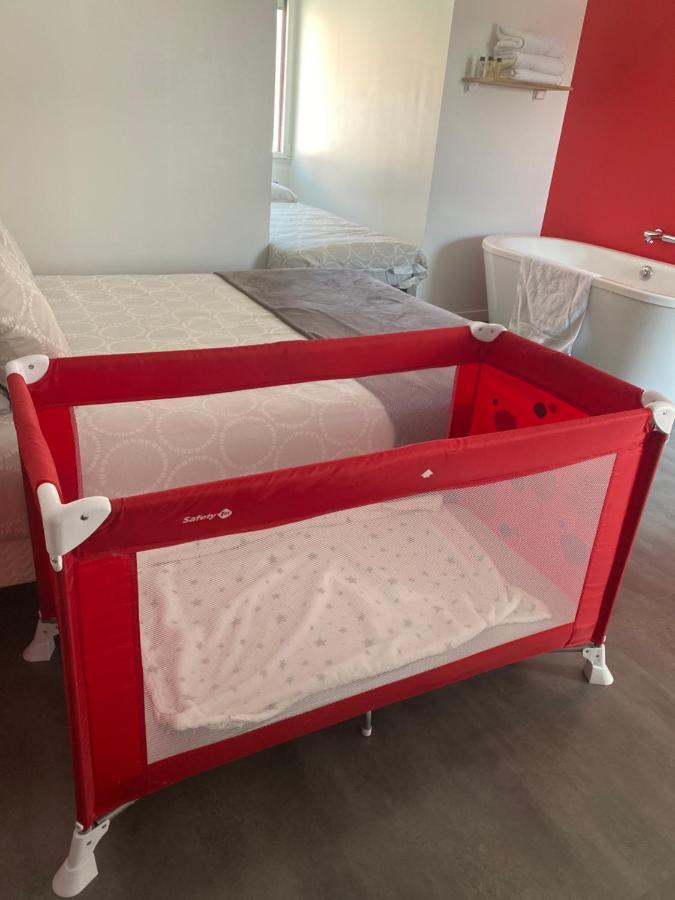 Bed and Breakfast Aux Charmes Isques Екстер'єр фото