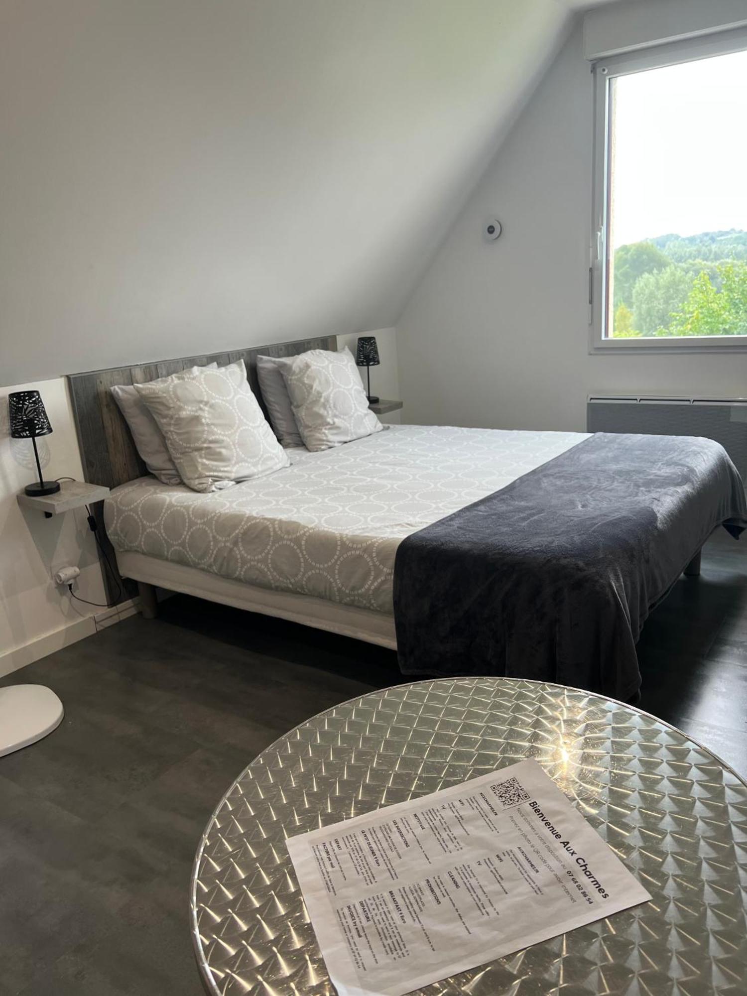 Bed and Breakfast Aux Charmes Isques Екстер'єр фото