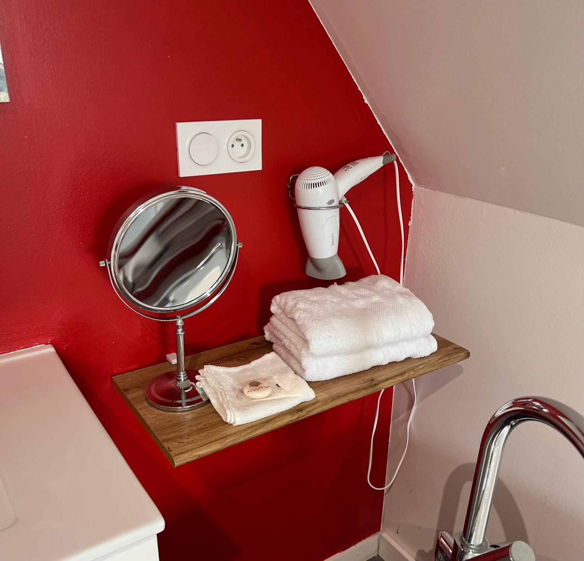 Bed and Breakfast Aux Charmes Isques Екстер'єр фото